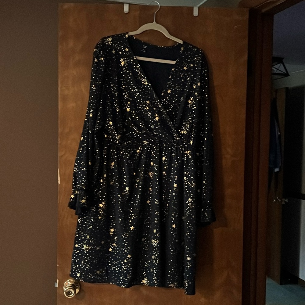 Cute party dress.